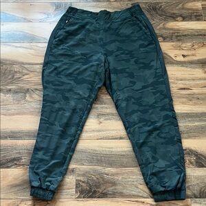 Athleta Camo Jogger Pants Women’s Size 12 Stretch Waist Pocketed